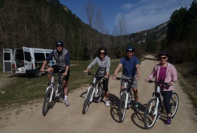  Warten auf die Abfahrt des Mountainbikes 